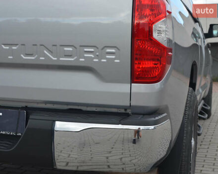 Сірий Тойота Тундра, об'ємом двигуна 5.7 л та пробігом 27 тис. км за 23490 $, фото 8 на Automoto.ua