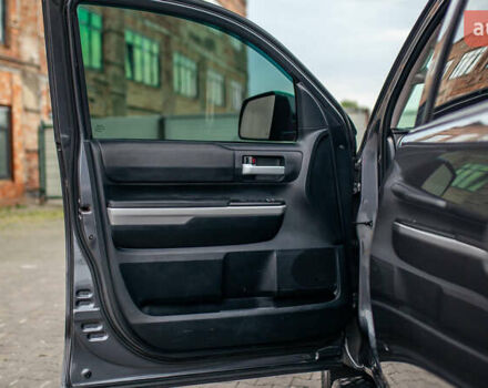 Серый Тойота Тундра, объемом двигателя 5.66 л и пробегом 115 тыс. км за 42500 $, фото 60 на Automoto.ua