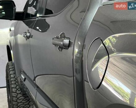 Серый Тойота Тундра, объемом двигателя 3.45 л и пробегом 8 тыс. км за 110000 $, фото 16 на Automoto.ua