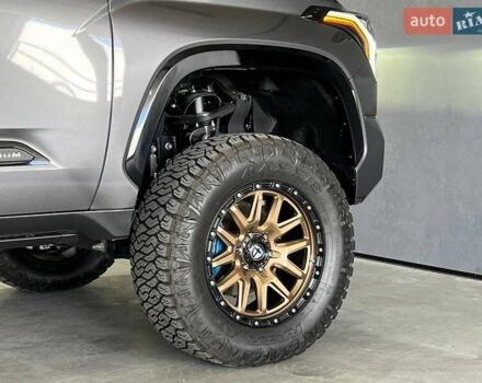 Серый Тойота Тундра, объемом двигателя 3.45 л и пробегом 8 тыс. км за 110000 $, фото 6 на Automoto.ua