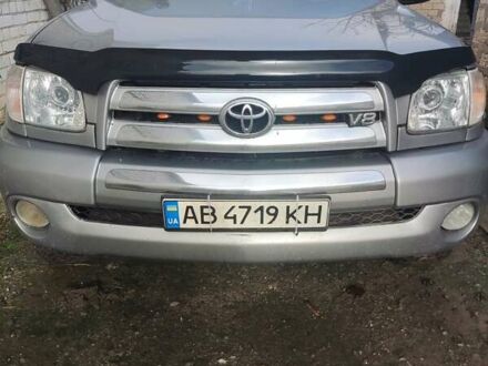 Серый Тойота Тундра, объемом двигателя 4.7 л и пробегом 300 тыс. км за 10300 $, фото 1 на Automoto.ua