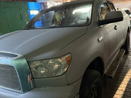 Серый Тойота Тундра, объемом двигателя 5.66 л и пробегом 308 тыс. км за 19000 $, фото 1 на Automoto.ua