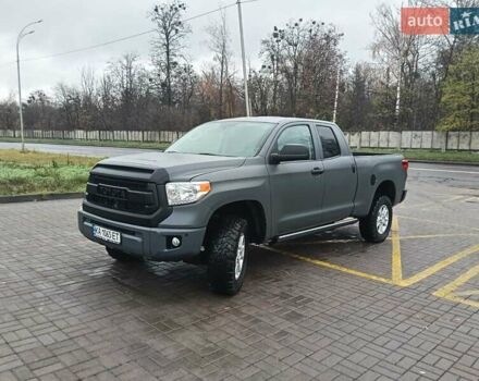 Серый Тойота Тундра, объемом двигателя 5.66 л и пробегом 95 тыс. км за 28350 $, фото 1 на Automoto.ua