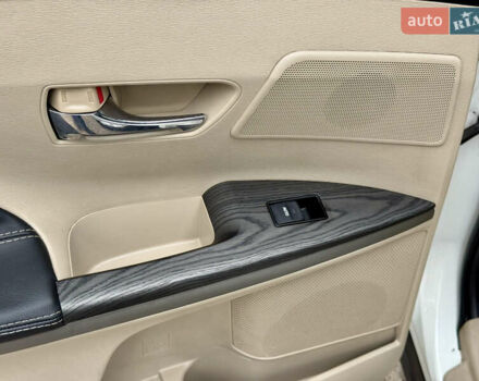 Білий Тойота Венза, об'ємом двигуна 3.46 л та пробігом 199 тис. км за 13500 $, фото 21 на Automoto.ua