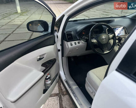 Белый Тойота Венза, объемом двигателя 2.7 л и пробегом 172 тыс. км за 12500 $, фото 15 на Automoto.ua