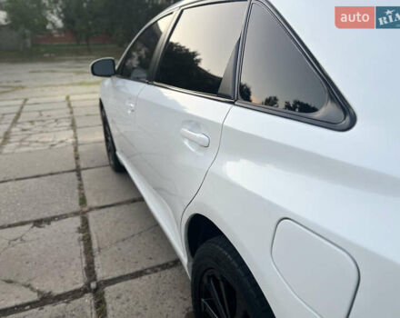 Белый Тойота Венза, объемом двигателя 2.7 л и пробегом 172 тыс. км за 12500 $, фото 7 на Automoto.ua