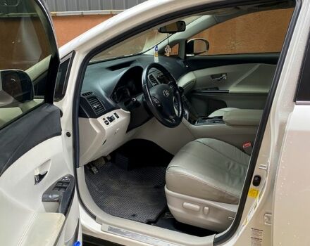 Белый Тойота Венза, объемом двигателя 3 л и пробегом 156 тыс. км за 12800 $, фото 1 на Automoto.ua