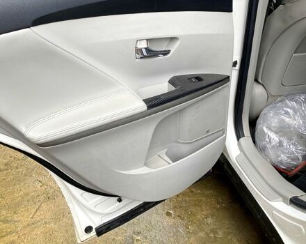 Белый Тойота Венза, объемом двигателя 3 л и пробегом 156 тыс. км за 12800 $, фото 6 на Automoto.ua