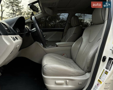 Белый Тойота Венза, объемом двигателя 2.7 л и пробегом 145 тыс. км за 13499 $, фото 16 на Automoto.ua