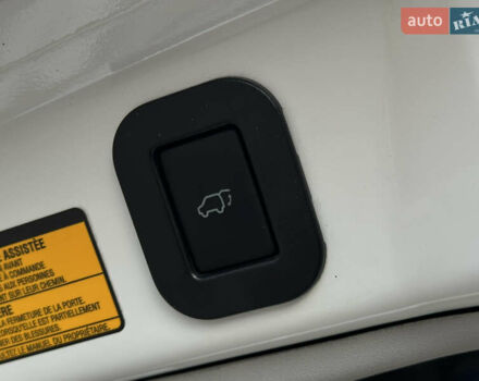 Белый Тойота Венза, объемом двигателя 2.7 л и пробегом 145 тыс. км за 13499 $, фото 22 на Automoto.ua