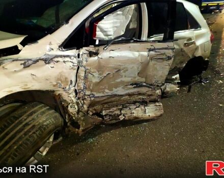 Білий Тойота Венза, об'ємом двигуна 2.7 л та пробігом 185 тис. км за 5000 $, фото 1 на Automoto.ua