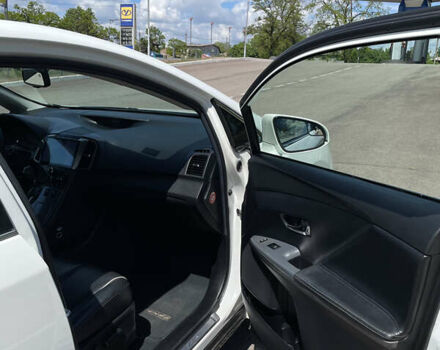 Белый Тойота Венза, объемом двигателя 2.7 л и пробегом 148 тыс. км за 17800 $, фото 10 на Automoto.ua