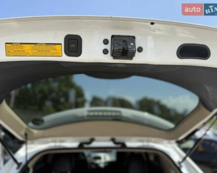 Белый Тойота Венза, объемом двигателя 2.7 л и пробегом 115 тыс. км за 15977 $, фото 13 на Automoto.ua