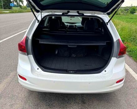 Белый Тойота Венза, объемом двигателя 2.7 л и пробегом 190 тыс. км за 15000 $, фото 2 на Automoto.ua