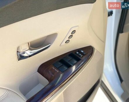 Белый Тойота Венза, объемом двигателя 2.7 л и пробегом 201 тыс. км за 14890 $, фото 20 на Automoto.ua