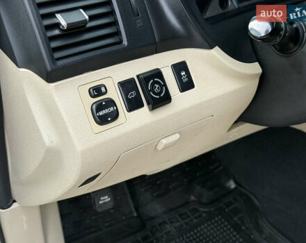 Белый Тойота Венза, объемом двигателя 2.7 л и пробегом 127 тыс. км за 15300 $, фото 14 на Automoto.ua