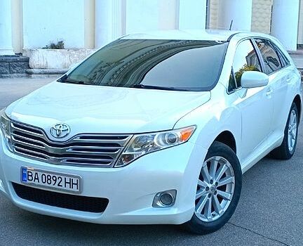 Белый Тойота Венза, объемом двигателя 2.7 л и пробегом 180 тыс. км за 12500 $, фото 1 на Automoto.ua
