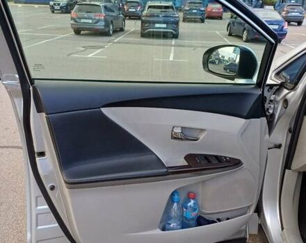 Серый Тойота Венза, объемом двигателя 2.7 л и пробегом 200 тыс. км за 13000 $, фото 13 на Automoto.ua