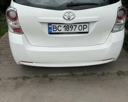 Білий Тойота Версо, об'ємом двигуна 1.6 л та пробігом 200 тис. км за 9500 $, фото 2 на Automoto.ua
