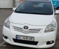 Белый Тойота Версо, объемом двигателя 2.2 л и пробегом 264 тыс. км за 9500 $, фото 1 на Automoto.ua