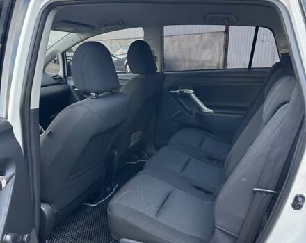 Белый Тойота Версо, объемом двигателя 2 л и пробегом 230 тыс. км за 9500 $, фото 5 на Automoto.ua