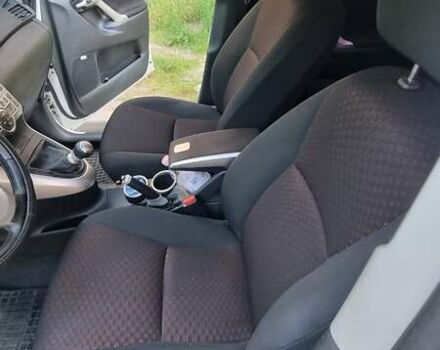 Білий Тойота Версо, об'ємом двигуна 2 л та пробігом 260 тис. км за 9000 $, фото 9 на Automoto.ua