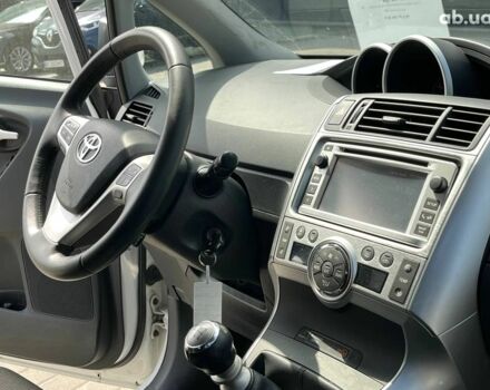 Білий Тойота Версо, об'ємом двигуна 2 л та пробігом 226 тис. км за 10690 $, фото 9 на Automoto.ua