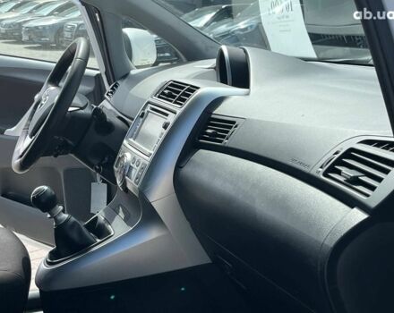 Білий Тойота Версо, об'ємом двигуна 2 л та пробігом 226 тис. км за 10690 $, фото 6 на Automoto.ua