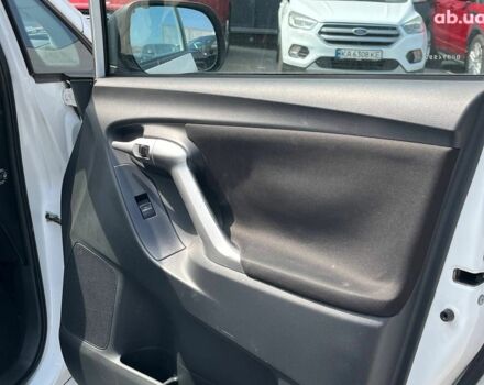 Білий Тойота Версо, об'ємом двигуна 2 л та пробігом 226 тис. км за 10690 $, фото 8 на Automoto.ua
