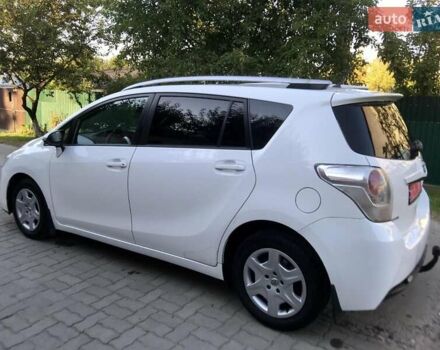 Белый Тойота Версо, объемом двигателя 2 л и пробегом 188 тыс. км за 10500 $, фото 7 на Automoto.ua