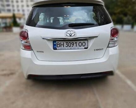 Белый Тойота Версо, объемом двигателя 1.8 л и пробегом 150 тыс. км за 10500 $, фото 1 на Automoto.ua