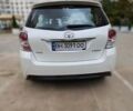 Белый Тойота Версо, объемом двигателя 1.8 л и пробегом 150 тыс. км за 10500 $, фото 1 на Automoto.ua