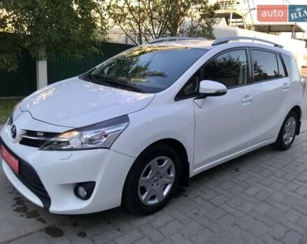 Белый Тойота Версо, объемом двигателя 2 л и пробегом 188 тыс. км за 10500 $, фото 5 на Automoto.ua
