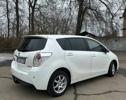 Белый Тойота Версо, объемом двигателя 2 л и пробегом 360 тыс. км за 8800 $, фото 4 на Automoto.ua