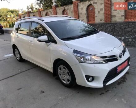 Белый Тойота Версо, объемом двигателя 2 л и пробегом 188 тыс. км за 10500 $, фото 6 на Automoto.ua