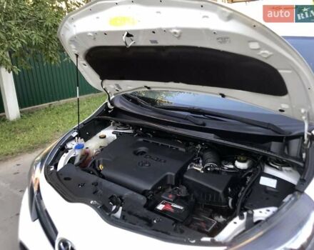 Белый Тойота Версо, объемом двигателя 2 л и пробегом 188 тыс. км за 10500 $, фото 27 на Automoto.ua