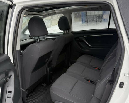 Білий Тойота Версо, об'ємом двигуна 2 л та пробігом 295 тис. км за 10500 $, фото 18 на Automoto.ua