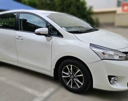 Белый Тойота Версо, объемом двигателя 1.8 л и пробегом 150 тыс. км за 10500 $, фото 3 на Automoto.ua