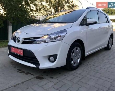 Белый Тойота Версо, объемом двигателя 2 л и пробегом 188 тыс. км за 10500 $, фото 1 на Automoto.ua