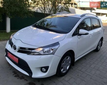 Белый Тойота Версо, объемом двигателя 2 л и пробегом 188 тыс. км за 10500 $, фото 3 на Automoto.ua