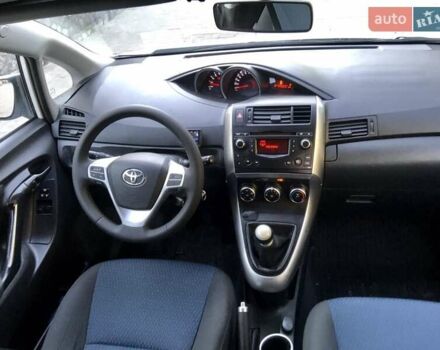 Белый Тойота Версо, объемом двигателя 2 л и пробегом 188 тыс. км за 10500 $, фото 15 на Automoto.ua
