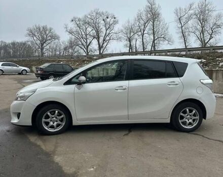 Белый Тойота Версо, объемом двигателя 2 л и пробегом 360 тыс. км за 8800 $, фото 6 на Automoto.ua