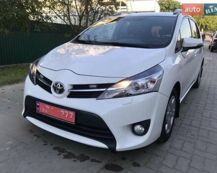 Белый Тойота Версо, объемом двигателя 2 л и пробегом 188 тыс. км за 10500 $, фото 4 на Automoto.ua