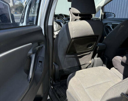 Тойота Версо 2013 в Вознесенске на Automoto.ua Белый Тойота Версо, объемом двигателя 1.8 л и пробегом 290 тыс. км за 9700 $, фото 5 на Automoto.ua