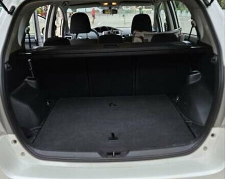 Белый Тойота Версо, объемом двигателя 1.8 л и пробегом 150 тыс. км за 10500 $, фото 2 на Automoto.ua