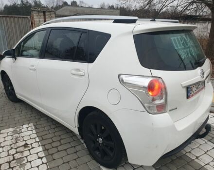 Белый Тойота Версо, объемом двигателя 2 л и пробегом 335 тыс. км за 10948 $, фото 3 на Automoto.ua