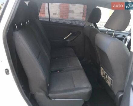 Белый Тойота Версо, объемом двигателя 2 л и пробегом 188 тыс. км за 10500 $, фото 20 на Automoto.ua