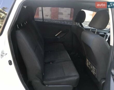 Белый Тойота Версо, объемом двигателя 2 л и пробегом 188 тыс. км за 10500 $, фото 19 на Automoto.ua