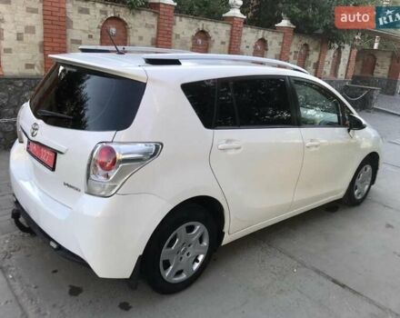 Белый Тойота Версо, объемом двигателя 2 л и пробегом 188 тыс. км за 10500 $, фото 9 на Automoto.ua