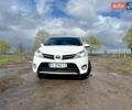 Белый Тойота Версо, объемом двигателя 1.8 л и пробегом 300 тыс. км за 8900 $, фото 1 на Automoto.ua